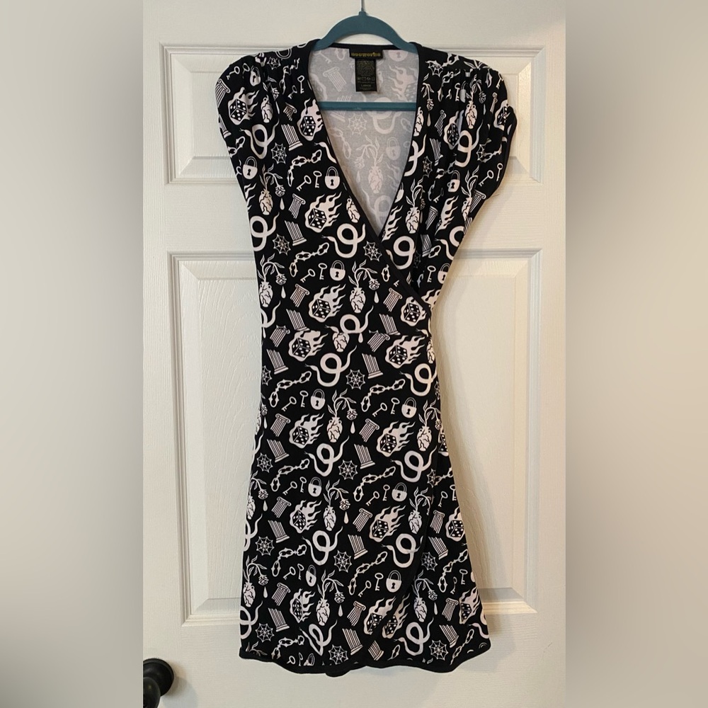 Nooworks BW While Odin Sleeps wrap dress